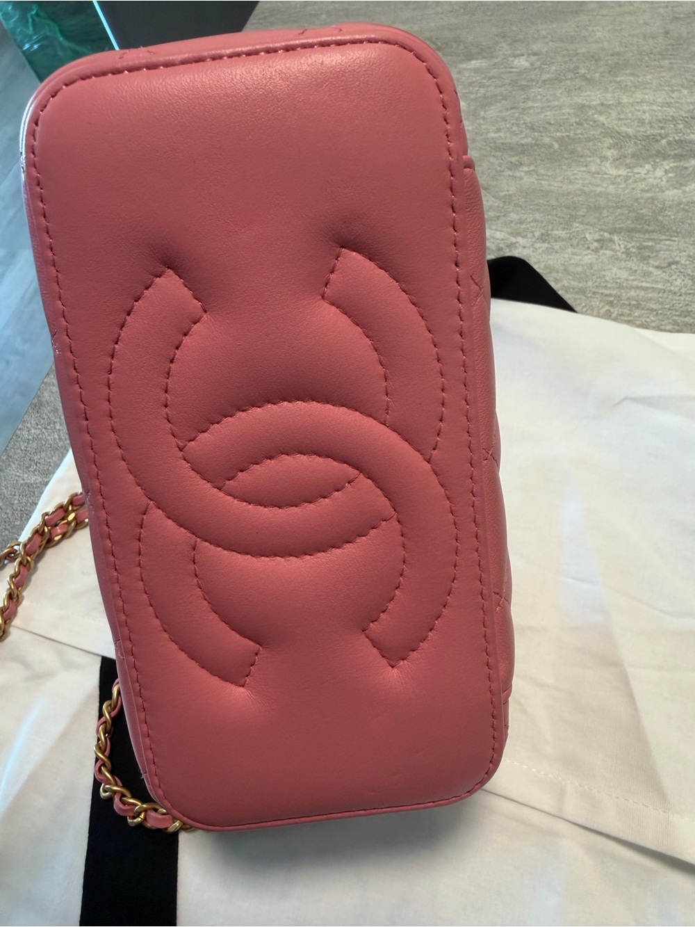Lambskin Quilted Metal Twist Small Top Handle Vanity Case With Chain Pink. - Picture 5 of 8